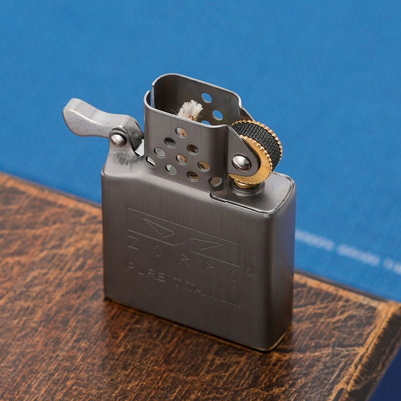 Zorro Inserto in titanio Accen - Lighter Insert Zippo recensione e prezzo